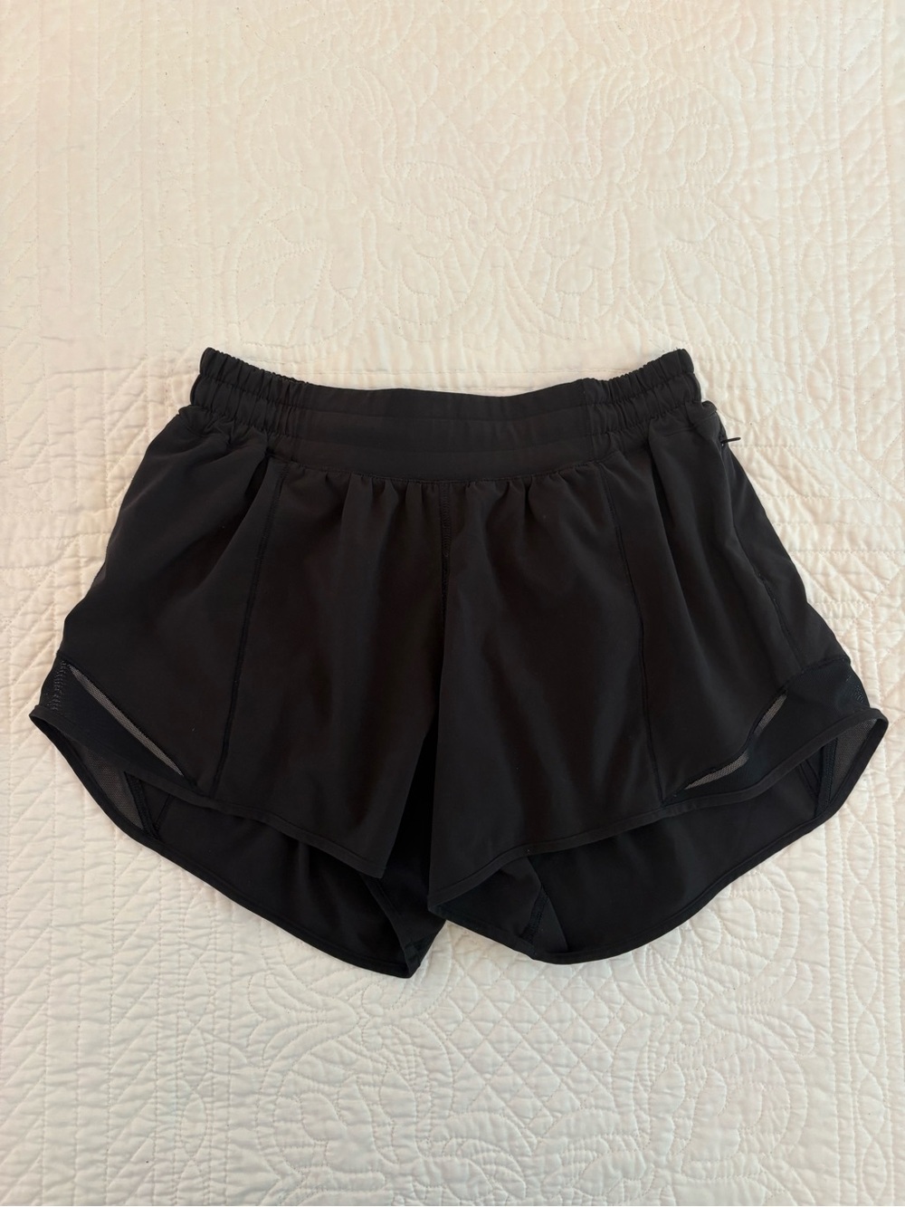 Lululemon 4” Hotty Hot Shorts size 6